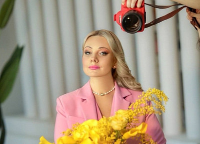 Ведущая Первого канала в Саратове сидела с друзьями в засаде
